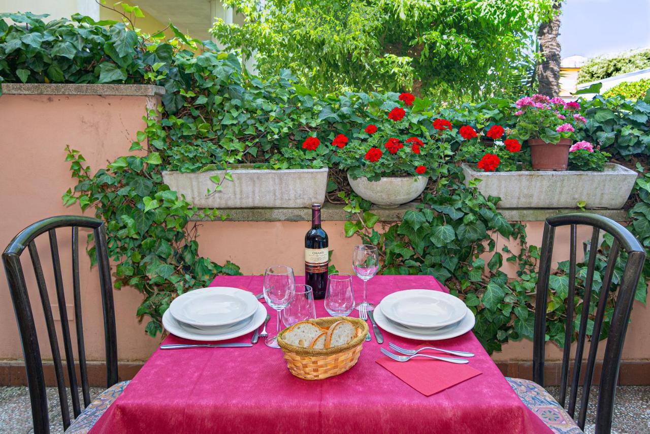 Florentia Hotel Lido di Camaiore Exteriör bild