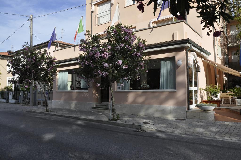 Florentia Hotel Lido di Camaiore Exteriör bild